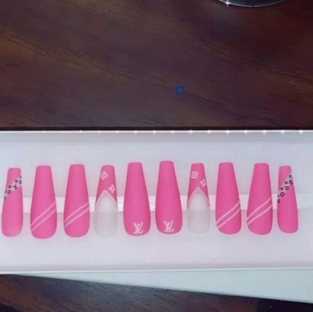 Press on nails
